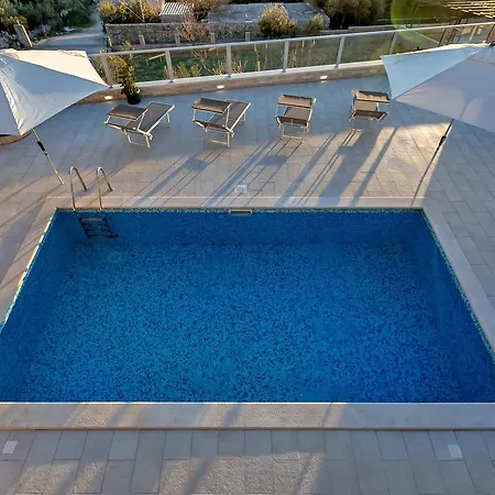 Villa Maluci *