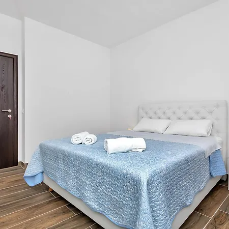 Maluci * Makarska