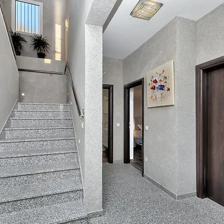 Maluci Villa *
